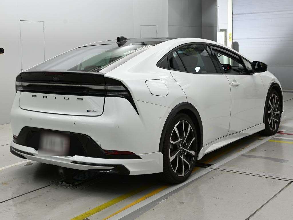 2023 Toyota Prius PHEV Z auction photo 2