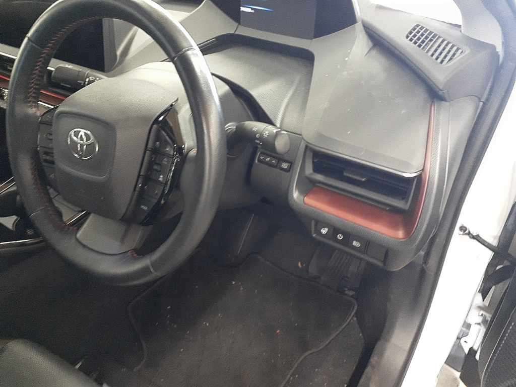 2023 Toyota Prius PHEV Z auction photo 9