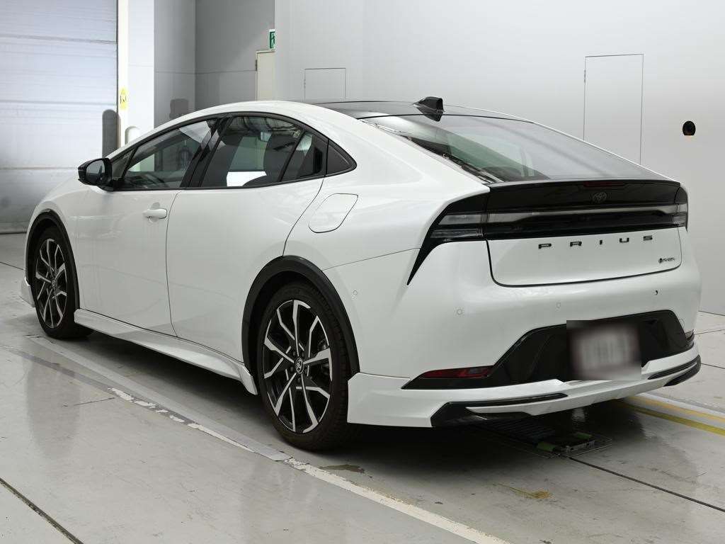 2023 Toyota Prius PHEV Z auction photo 6