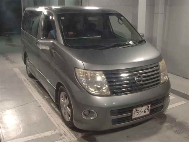 2005 Nissan Elgrand Japan auction vehicle