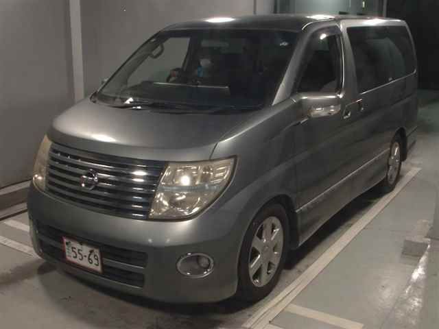 2005 Nissan Elgrand ハイウェイスター auction photo 4