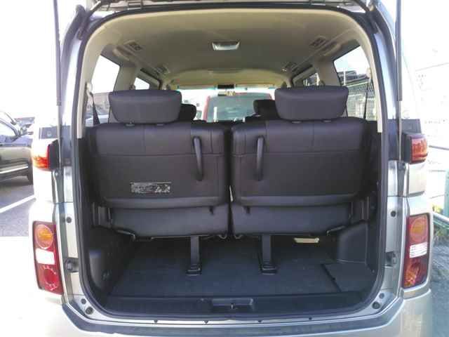2005 Nissan Elgrand ハイウェイスター auction photo 10