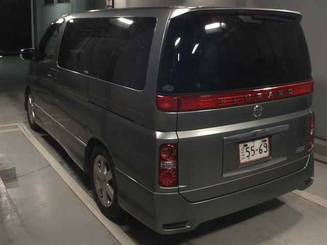 2005 Nissan Elgrand ハイウェイスター auction photo 2