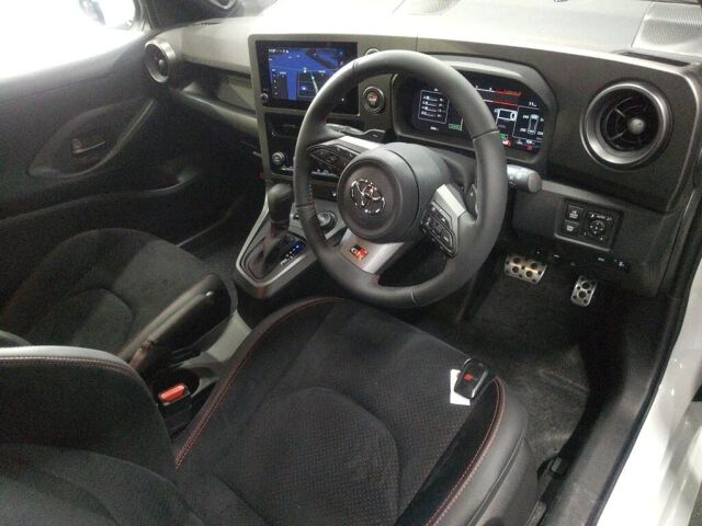 2025 Toyota GR Yaris RZ High P + Aero P Package 4WD auction photo 3