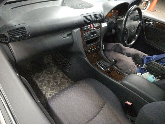2001 Mercedes-Benz C-Class C200コンプレッサー auction photo 3