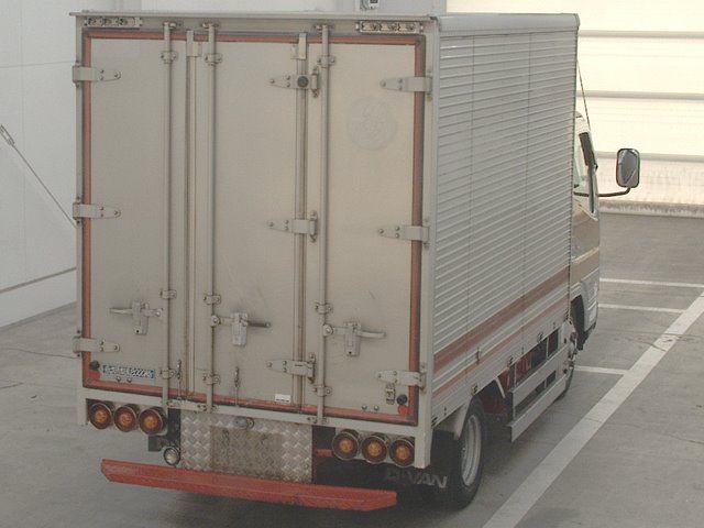 2004 Mitsubishi Fuso Canter バン auction photo 2