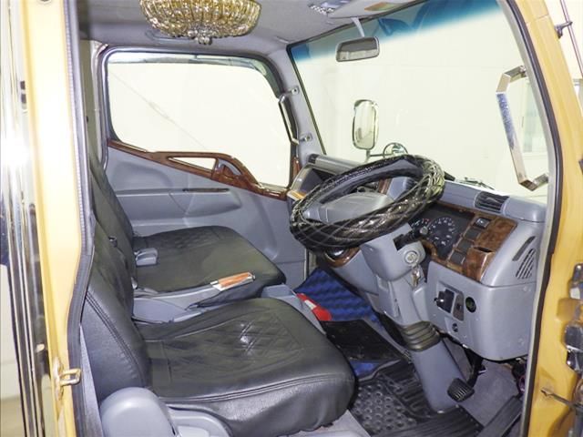 2004 Mitsubishi Fuso Canter バン auction photo 6
