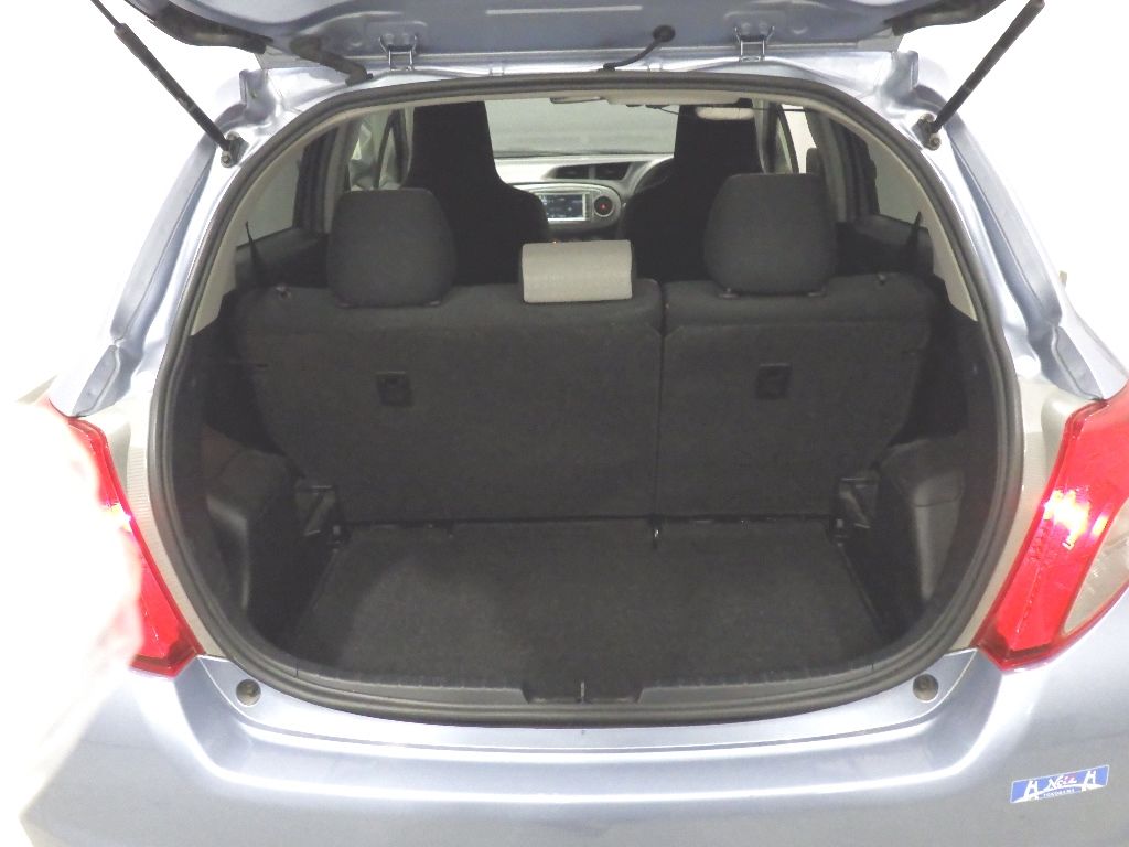 2012 Toyota ヴィッツ 5HB F auction photo 8