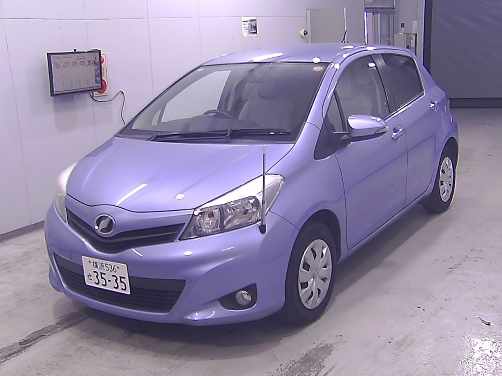 2012 Toyota ヴィッツ 5HB F auction photo 4