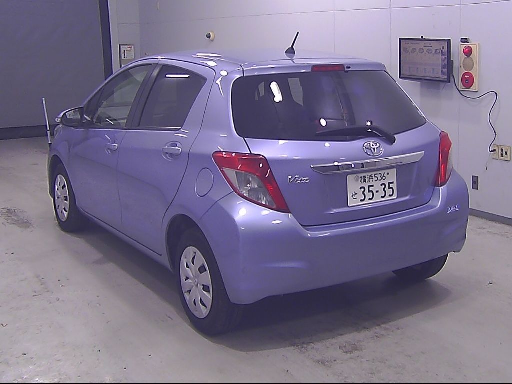 2012 Toyota ヴィッツ 5HB F auction photo 5
