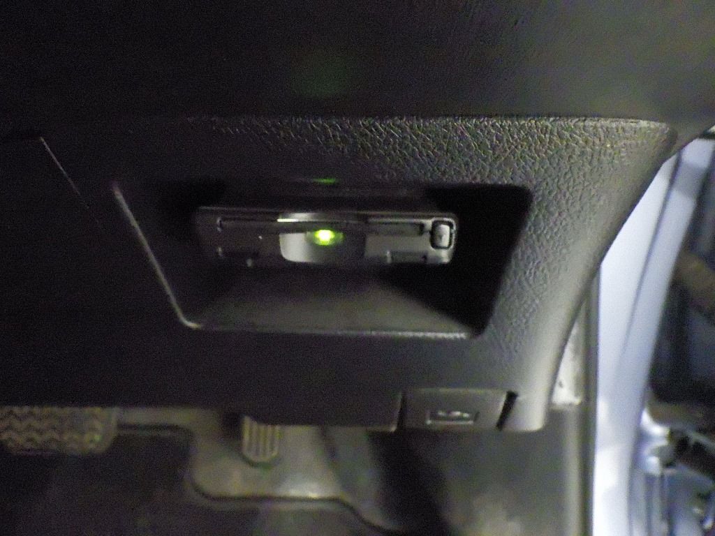2012 Toyota ヴィッツ 5HB F auction photo 11