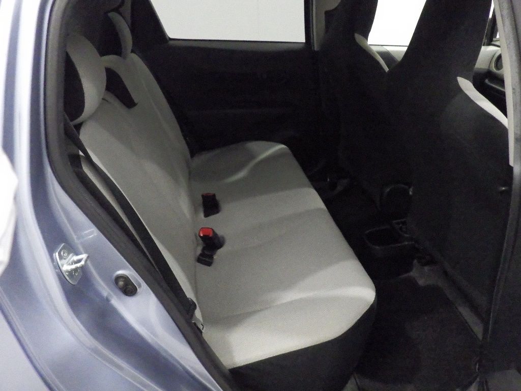 2012 Toyota ヴィッツ 5HB F auction photo 7