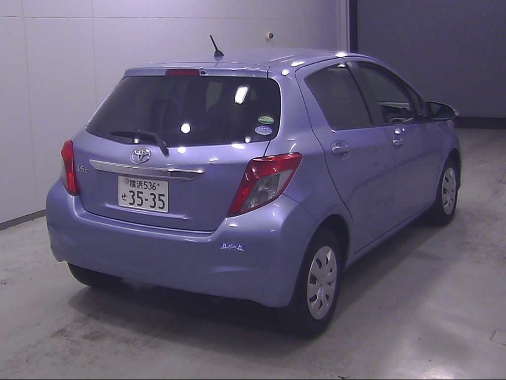 2012 Toyota ヴィッツ 5HB F auction photo 2