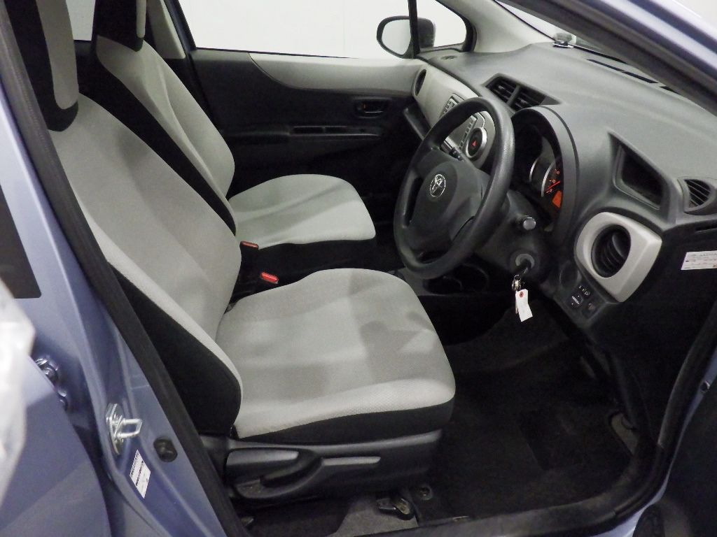 2012 Toyota ヴィッツ 5HB F auction photo 6