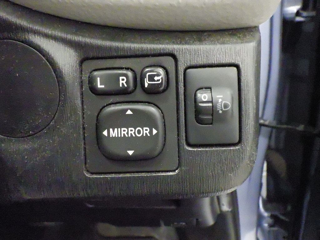 2012 Toyota ヴィッツ 5HB F auction photo 12