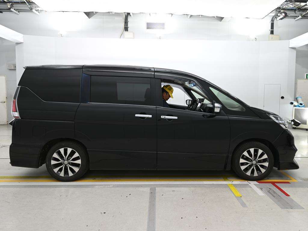 2017 Nissan Serena Highway Star ProPILOT ED auction photo 3