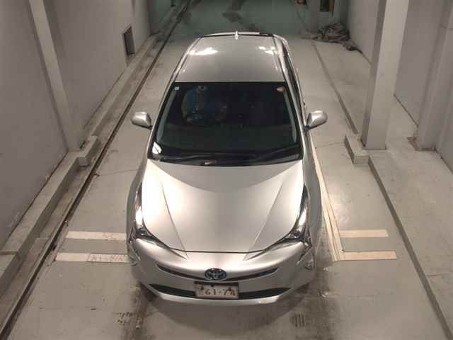 2017 Toyota Prius Sセーフティプラス auction photo 6