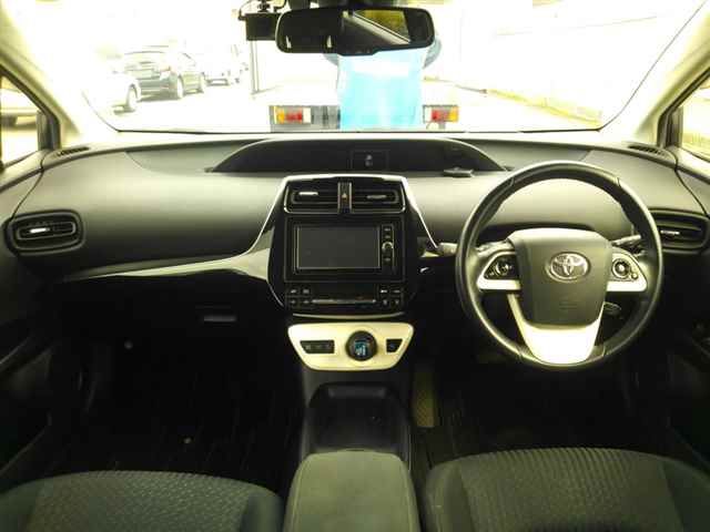 2017 Toyota Prius Sセーフティプラス auction photo 8