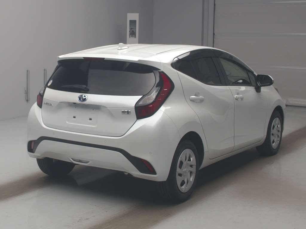 2023 Toyota Aqua X auction photo 2