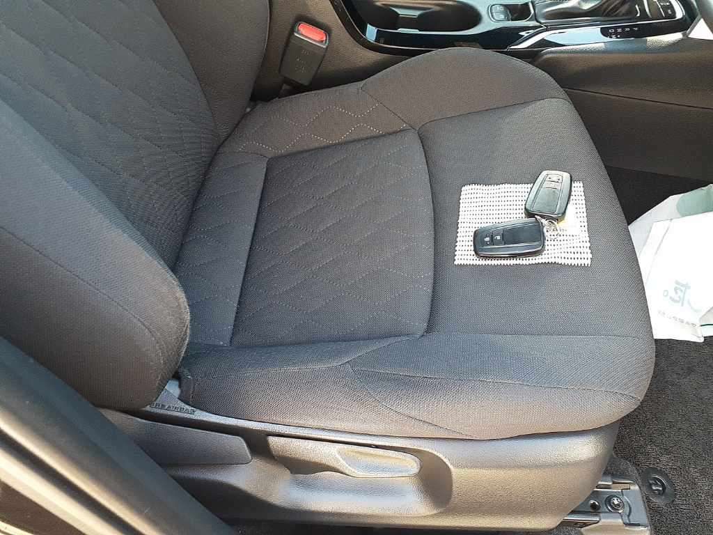 2023 Toyota Corolla Cross S auction photo 10