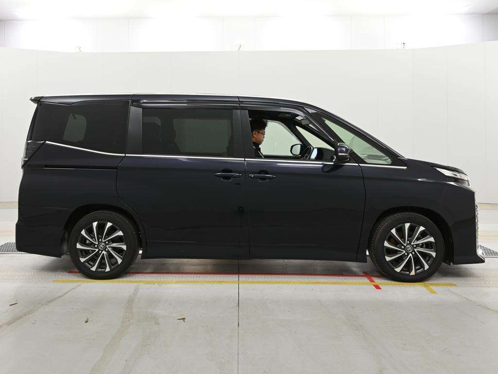 2023 Toyota Voxy ハイブリッドS-Z auction photo 3