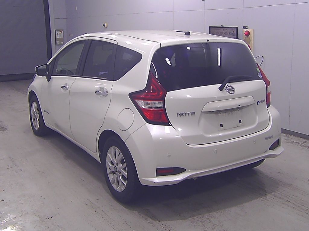 2020 Nissan ノート HB e-POWER X V-SELECTION auction photo 5