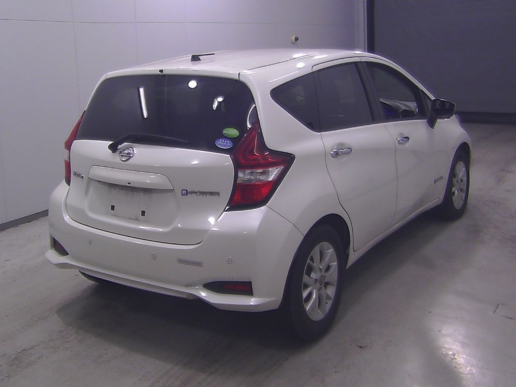 2020 Nissan ノート HB e-POWER X V-SELECTION auction photo 2