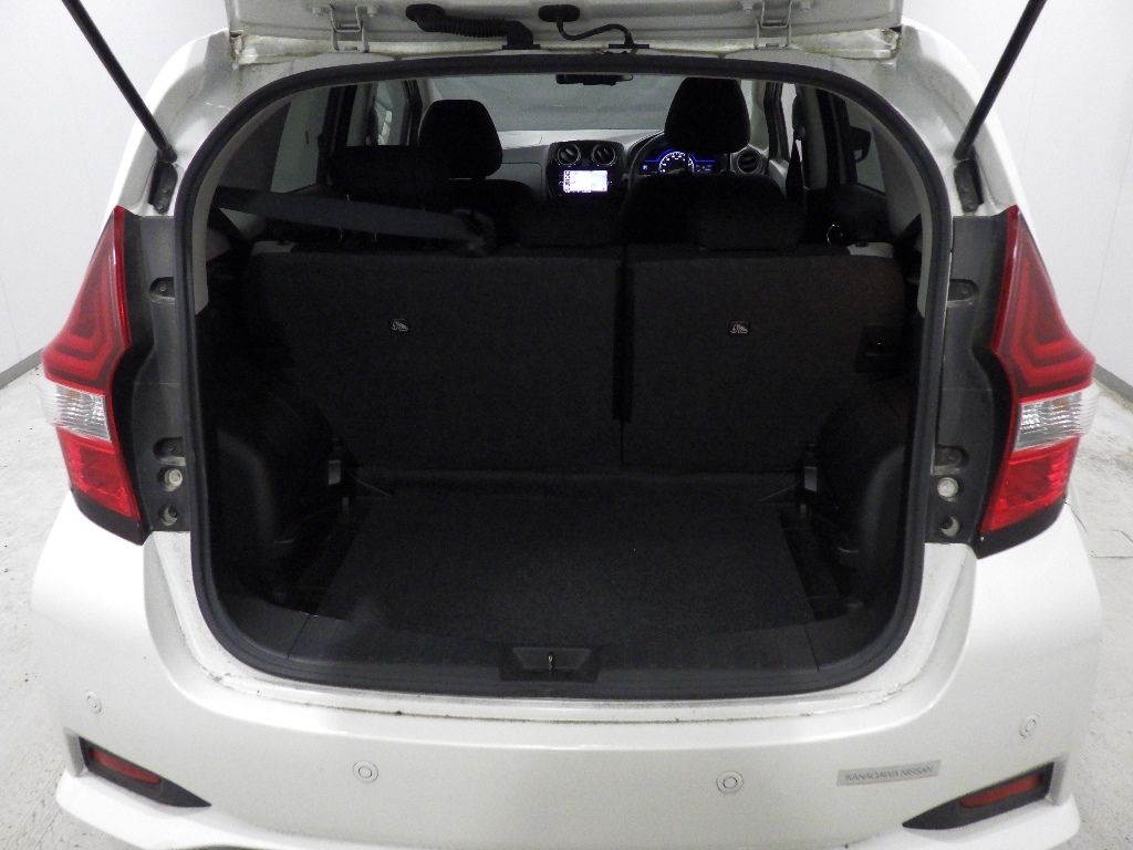 2020 Nissan ノート HB e-POWER X V-SELECTION auction photo 8