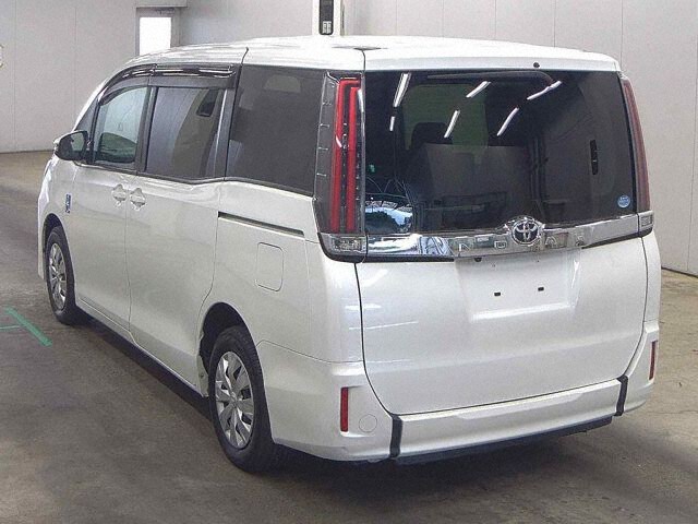 2019 Toyota Noah X ウェルキャブ auction photo 2