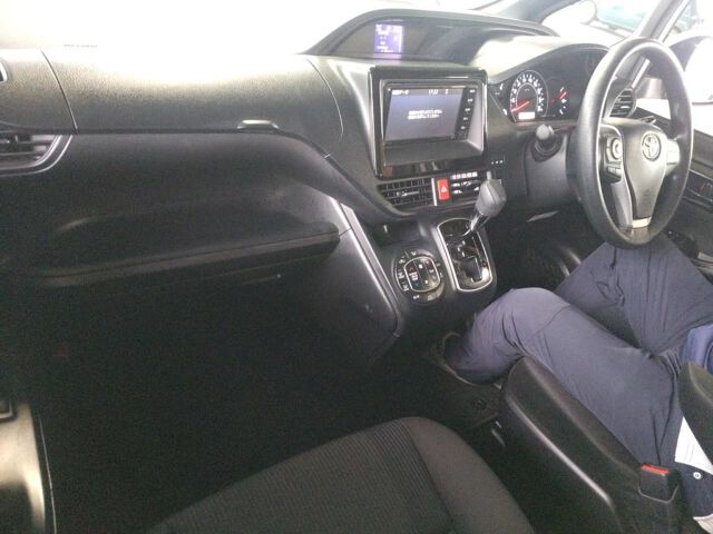 2019 Toyota Noah X ウェルキャブ auction photo 3