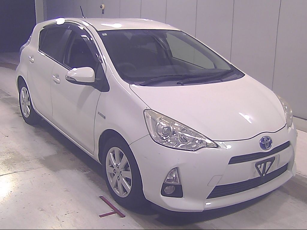 2014 Toyota Aqua G Japan auction vehicle