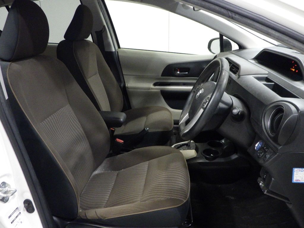 2014 Toyota Aqua G auction photo 6