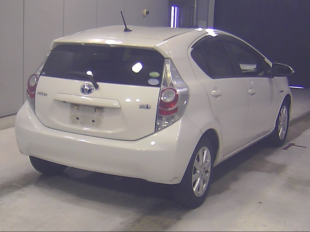 2014 Toyota Aqua G auction photo 2