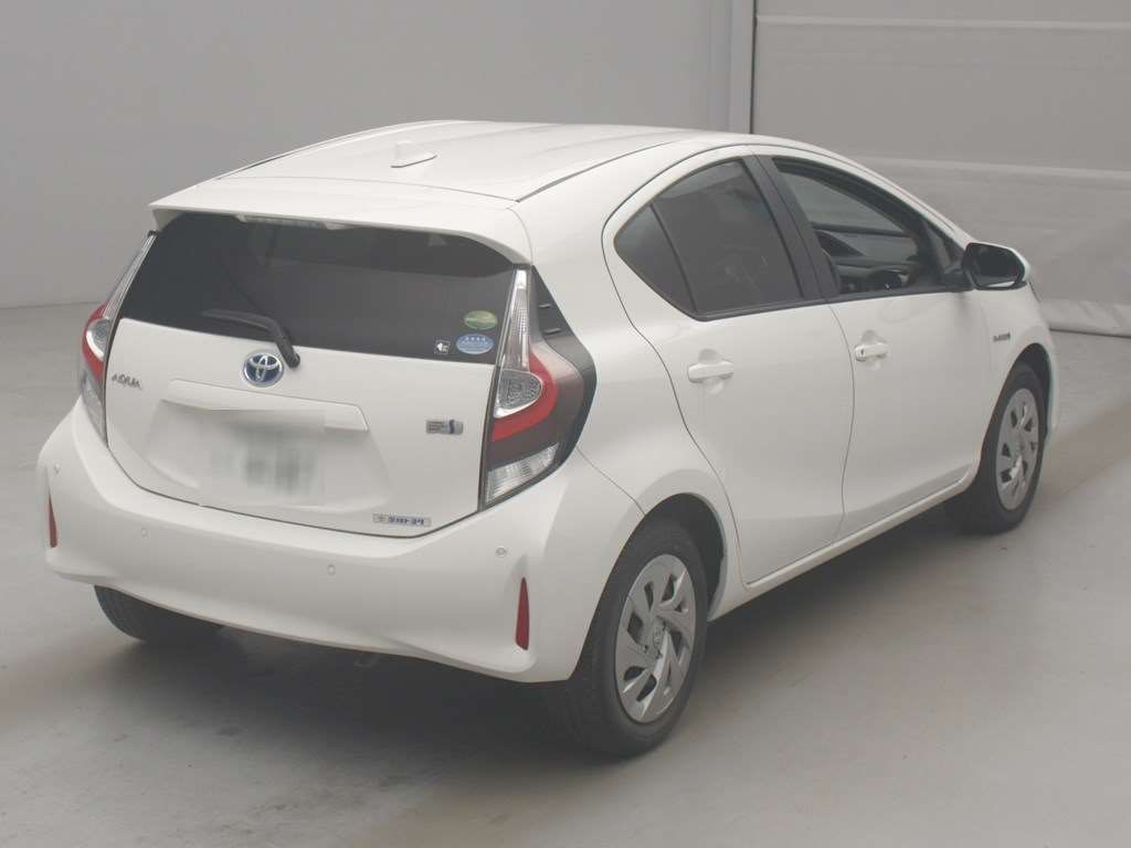 2020 Toyota Aqua S auction photo 2