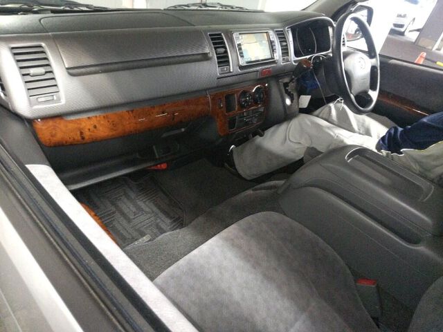 2005 Toyota Hiace ロングスーパーGL auction photo 6