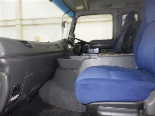 2010 Isuzu トラクター auction photo 8
