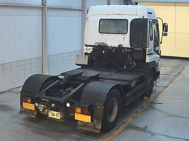 2010 Isuzu トラクター auction photo 2