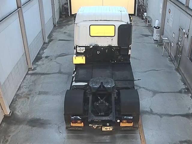2010 Isuzu トラクター auction photo 3