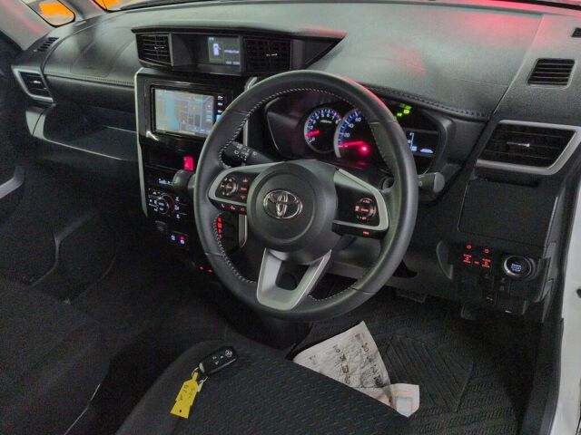 2024 Toyota Roomy Custom G auction photo 3