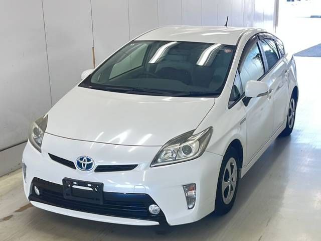 2014 Toyota Prius S Japan auction vehicle