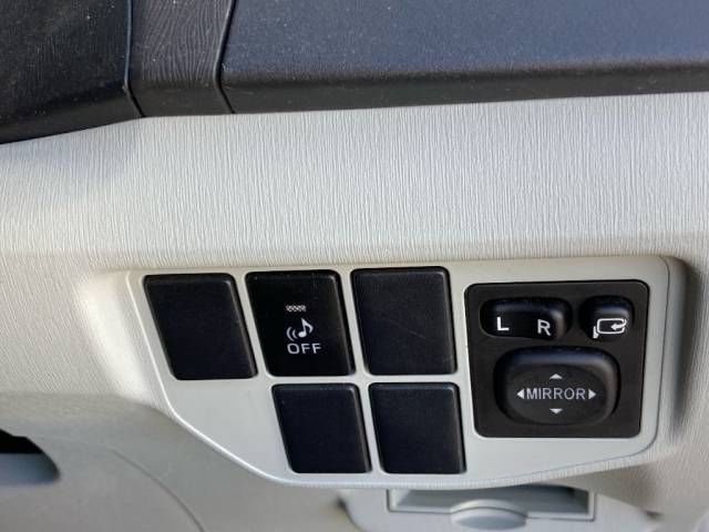 2014 Toyota Prius S auction photo 5