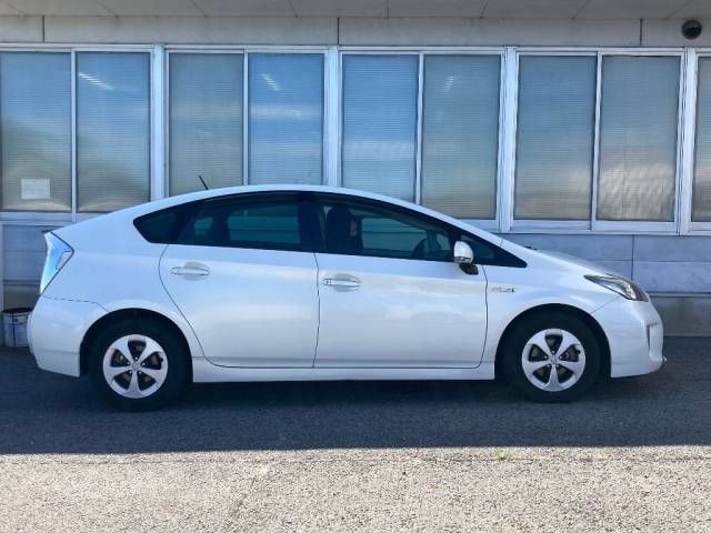 2014 Toyota Prius S auction photo 2
