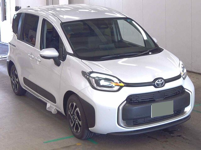 Japan Auction Vehicles 8 2026 Toyota Sienta ハイブリッドZ auction photo