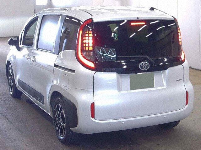 2026 Toyota Sienta ハイブリッドZ auction photo 2