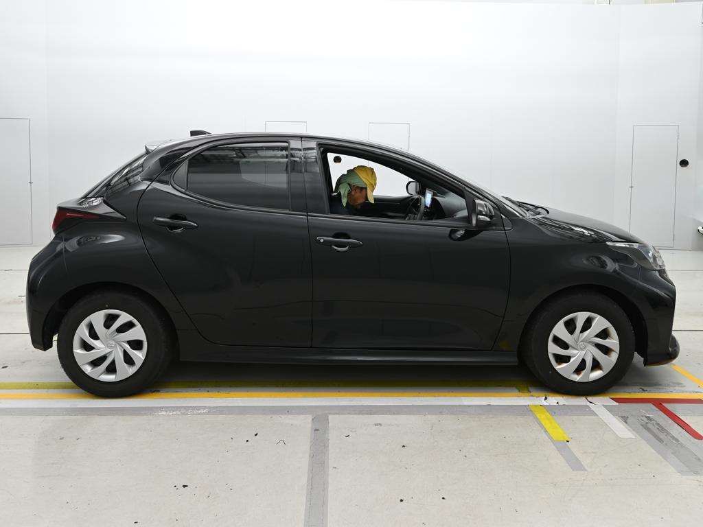 2021 Toyota Yaris X auction photo 3