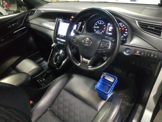2019 Toyota Harrier Premier Style Noir auction photo 3
