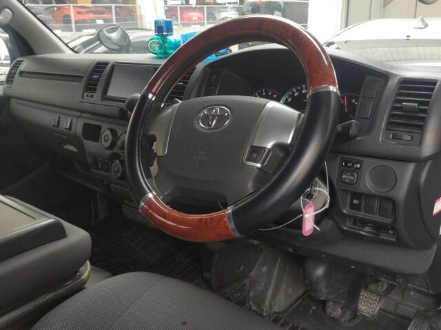 2018 Toyota Hiace Long DX 4WD auction photo 3