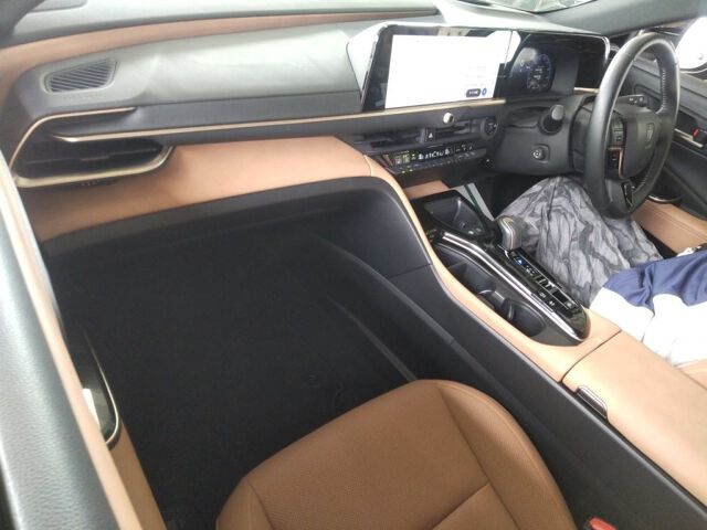 2024 Toyota Crown Sport Sports Z (HEV) 4WD auction photo 3