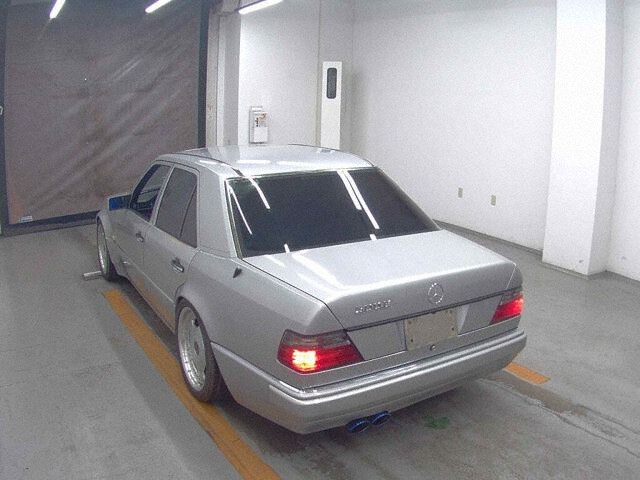 1993 Mercedes-Benz ミディアムクラス 500E auction photo 2