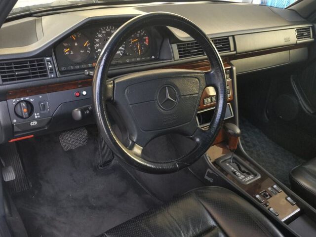 1993 Mercedes-Benz ミディアムクラス 500E auction photo 3